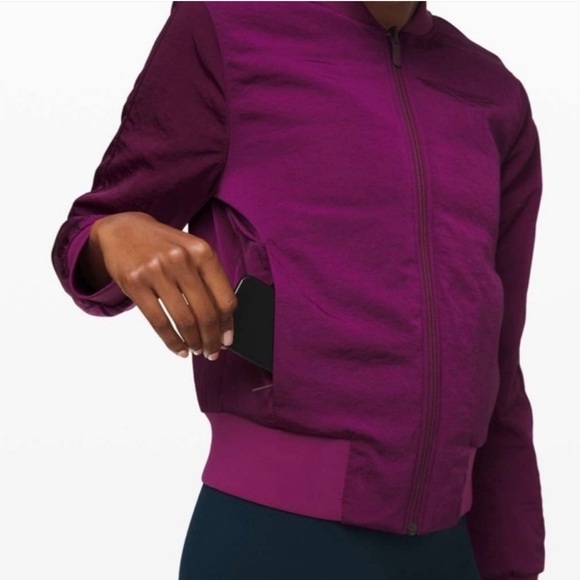 Lululemon Non-Stop Bomber Jacket Quilted
Reversible in Marvel - Women’s Size 6 - Picture 6 of 14